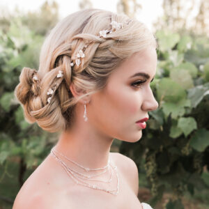 HJ1940 hair vine on model