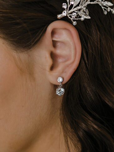 NL2153 earring on model