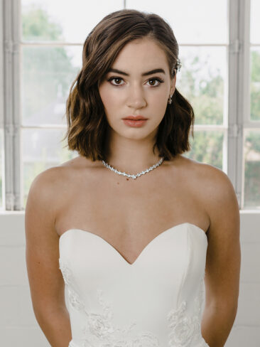 NL2153 necklace set on model