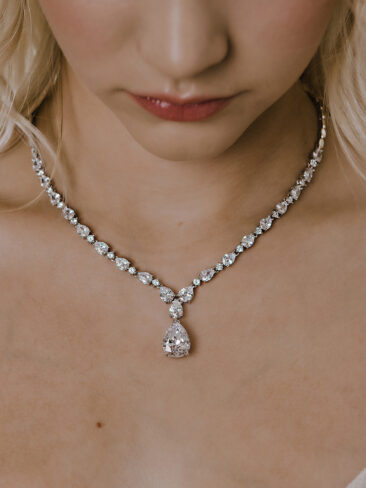 NL2154 necklace on model