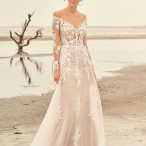 Wedding gown sale 66116 Lillian West