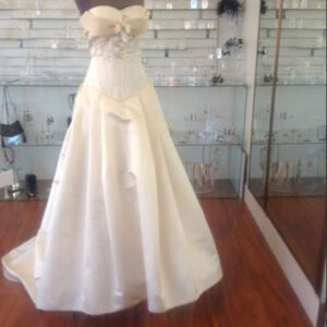 Wedding gown sale Saison Blanche 4007